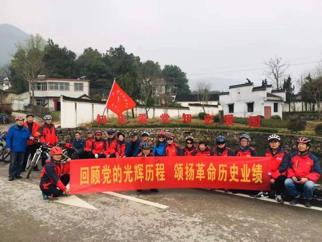 12个白球和12个黄球在一个抽屉里头至少抽几次可以保证四个球颜色一样？游戏画面