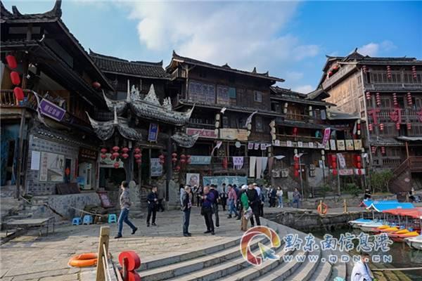 高峰在区纪委八届四次全会上强调:纵深推进全面从严治党 加快打造新时代勤廉婺城 为建设更高能级的现代化都市核心区提供坚强政治保障